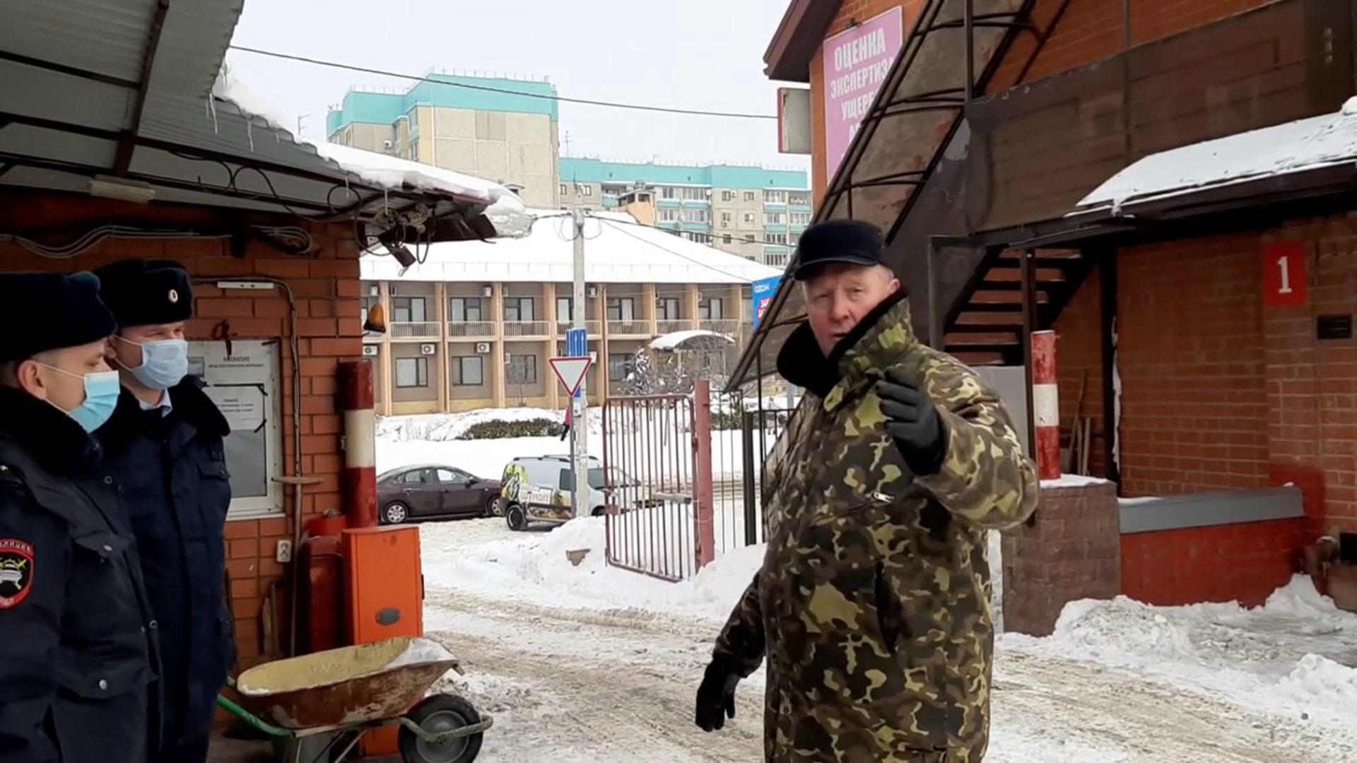Клеветник Смирнов на трибуне